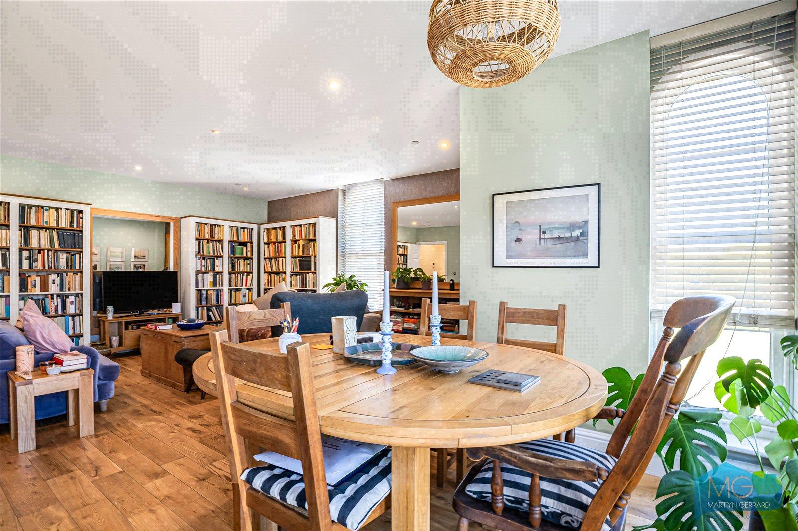 2 bedroom Apartment for sale - Martyn Gerrard