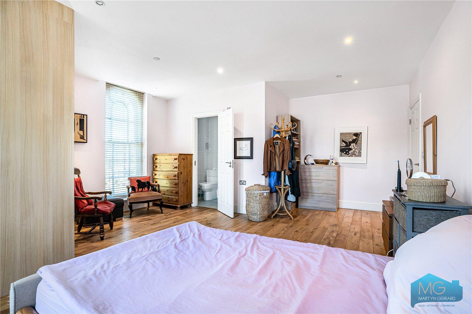 2 bedroom Apartment for sale - Martyn Gerrard
