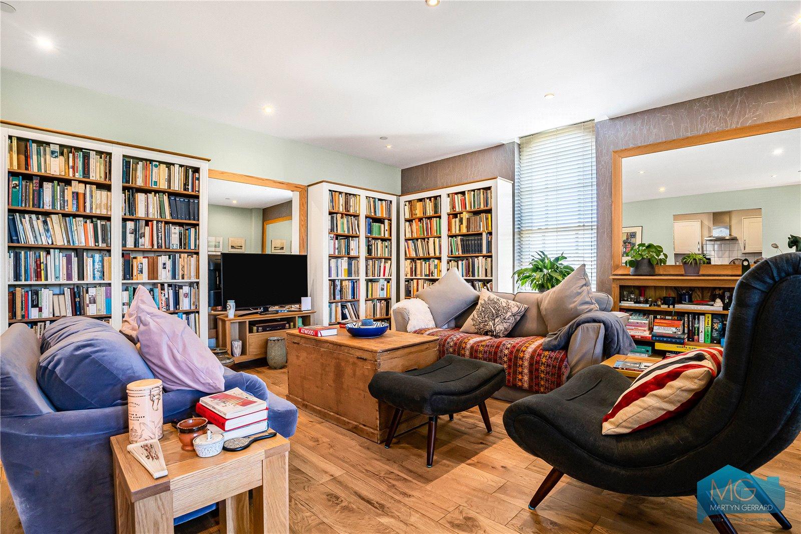2 bedroom Apartment for sale - Martyn Gerrard