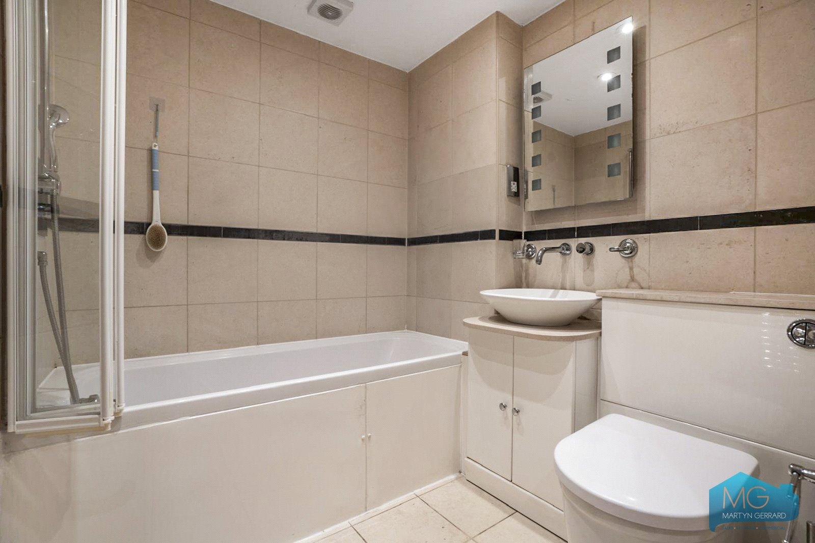 2 bedroom Apartment for sale - Martyn Gerrard