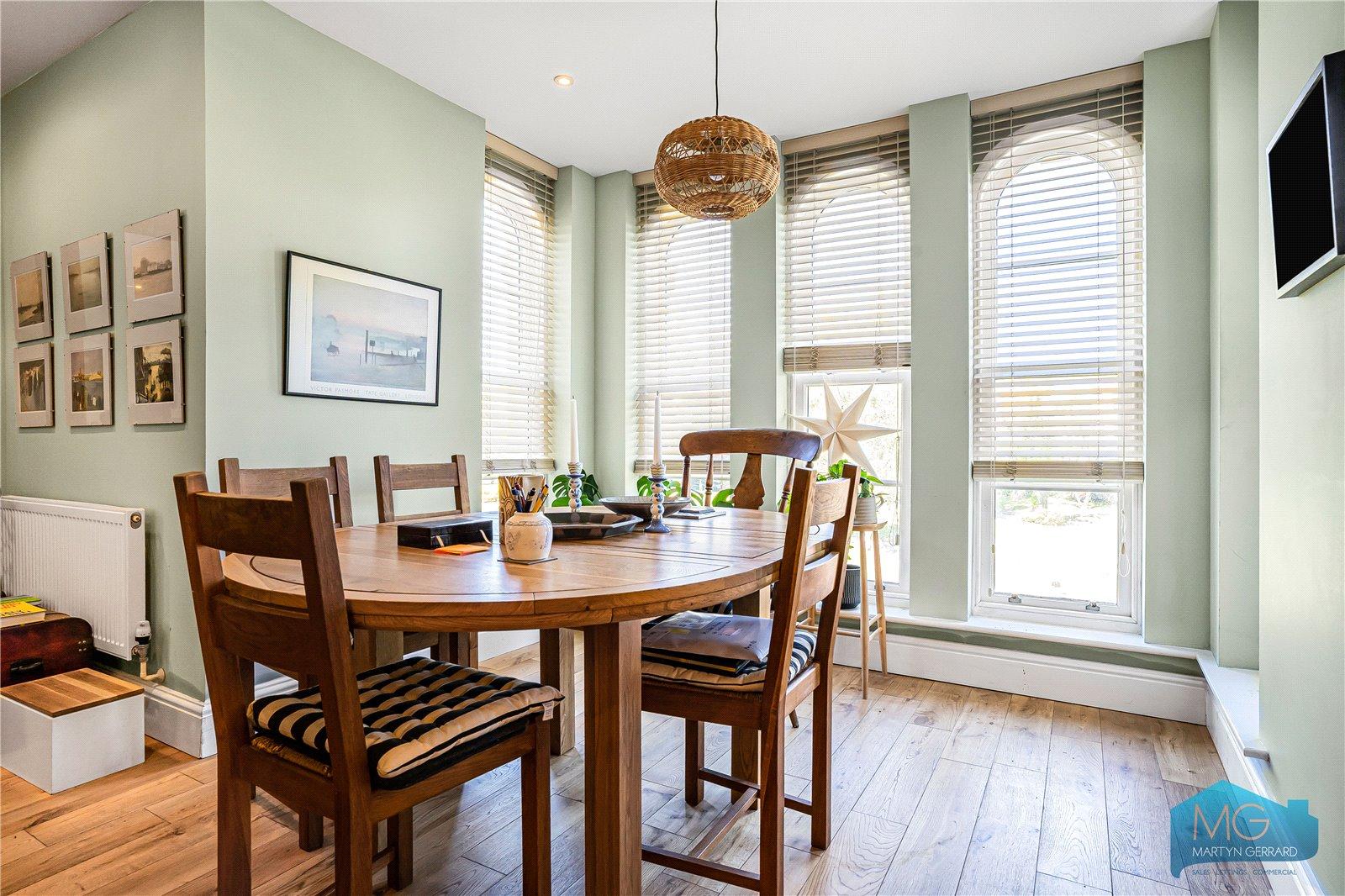2 bedroom Apartment for sale - Martyn Gerrard
