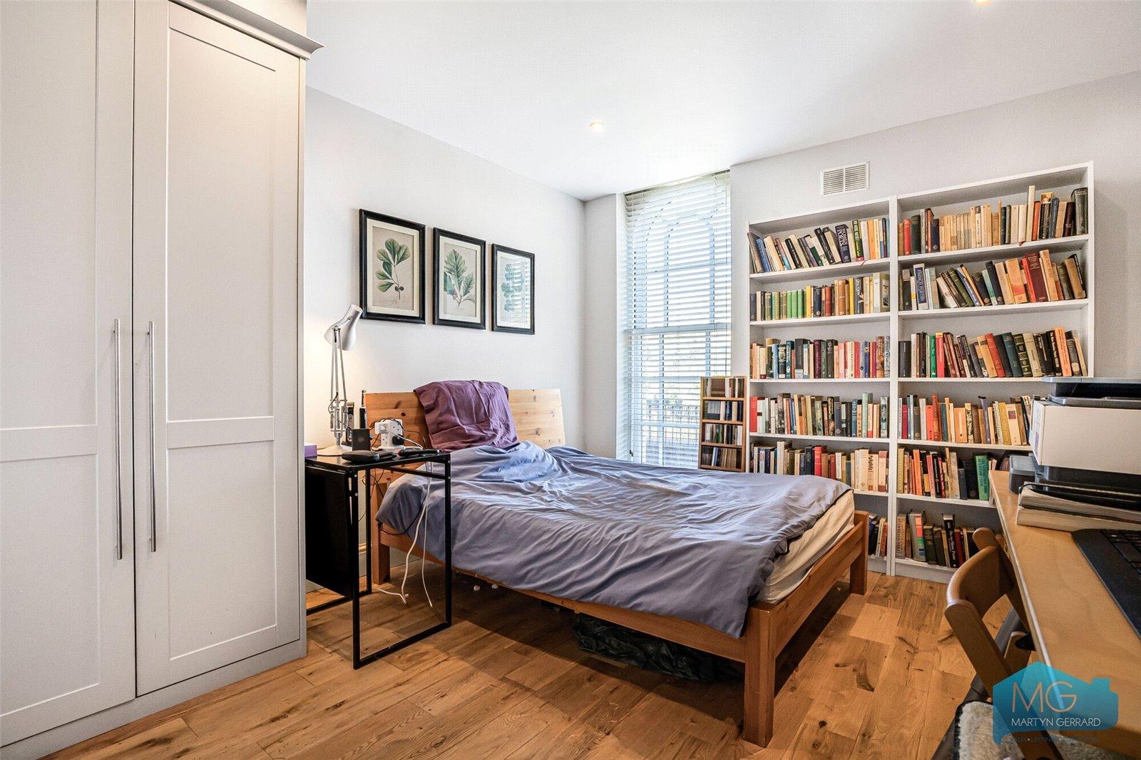 2 bedroom Apartment for sale - Martyn Gerrard