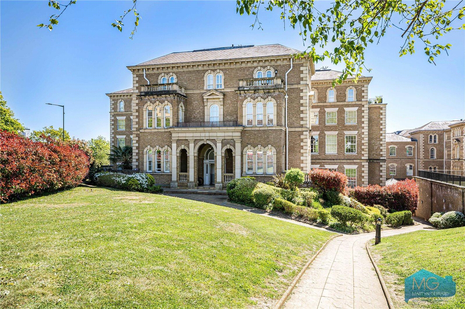 2 bedroom Apartment for sale - Martyn Gerrard