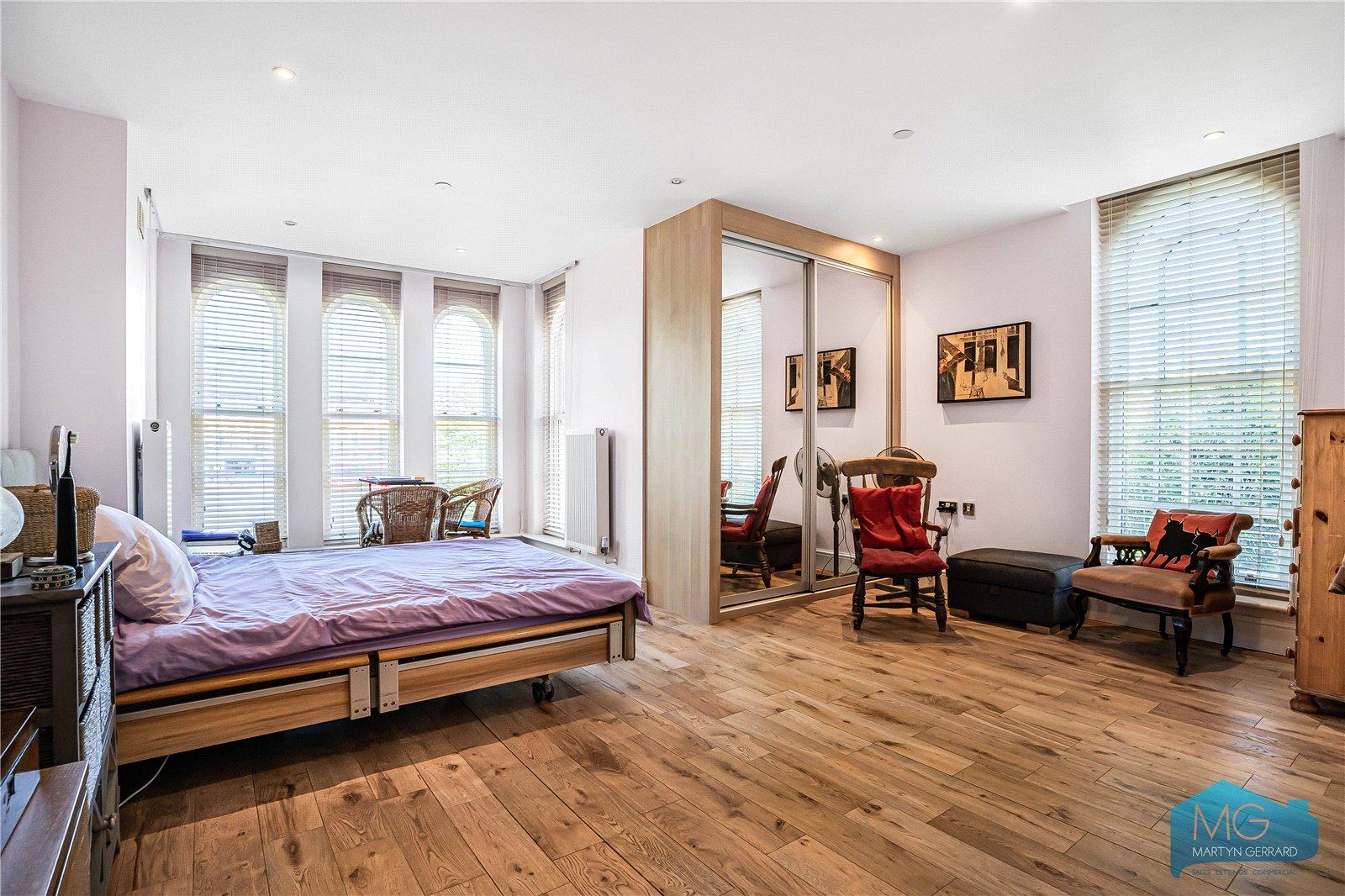2 bedroom Apartment for sale - Martyn Gerrard