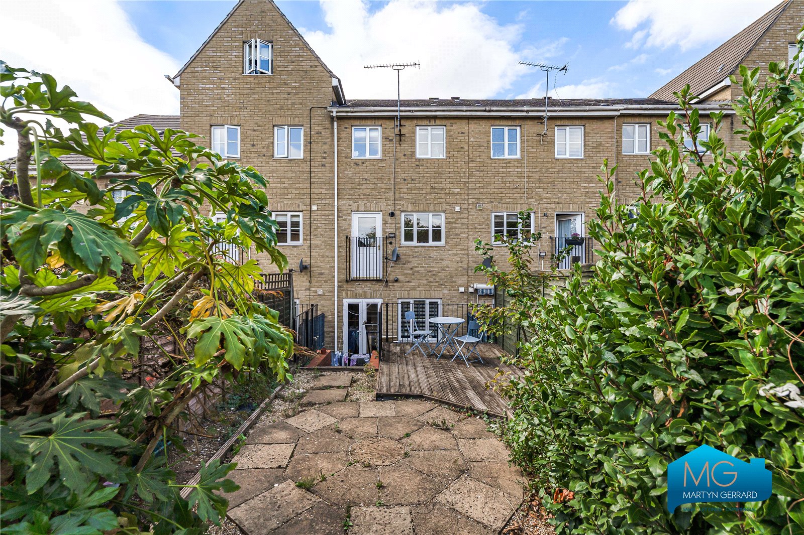 4 bedroom Terraced House to rent - Martyn Gerrard