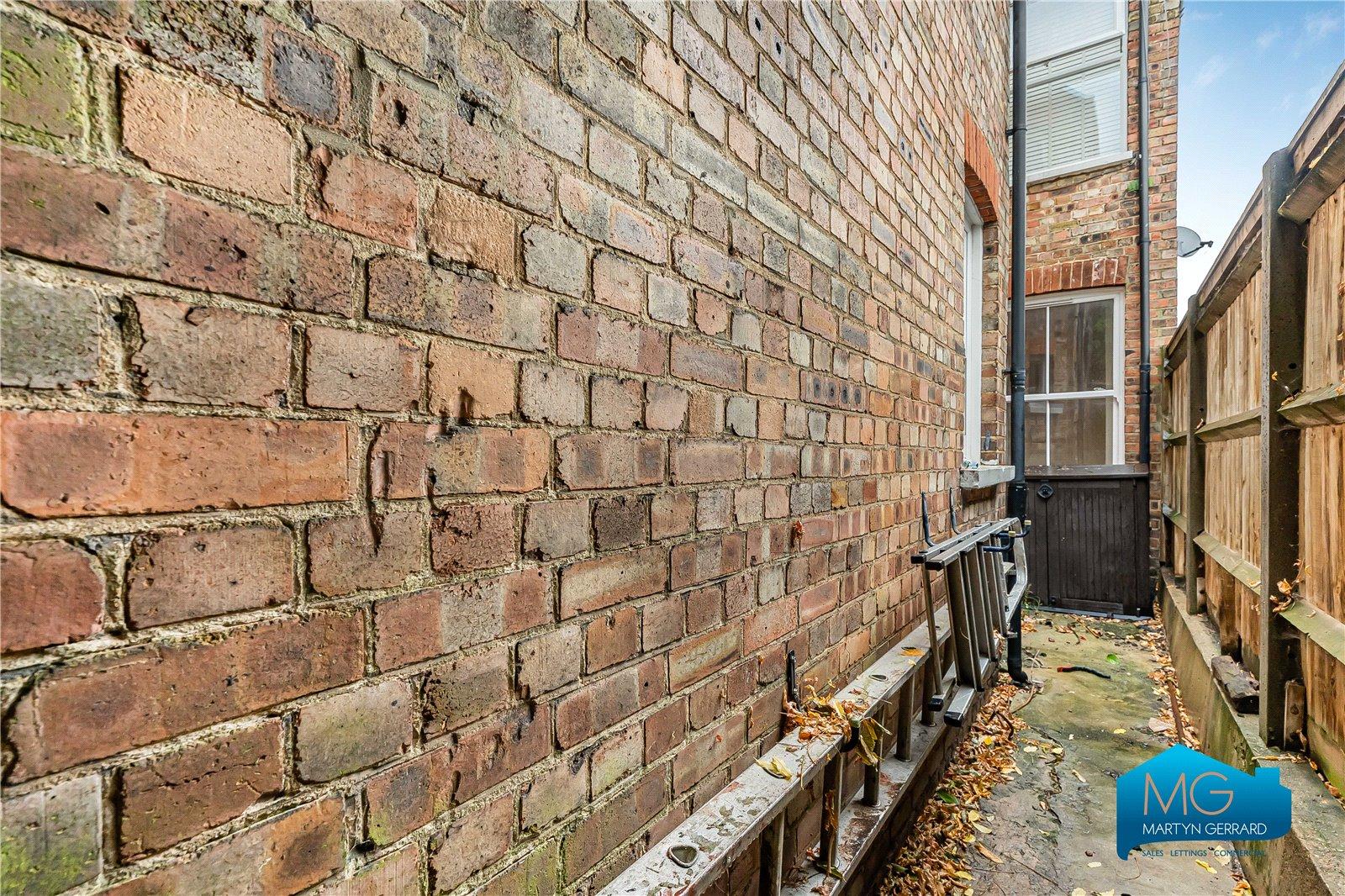 2 bedroom Ground Floor Flat to rent - Martyn Gerrard