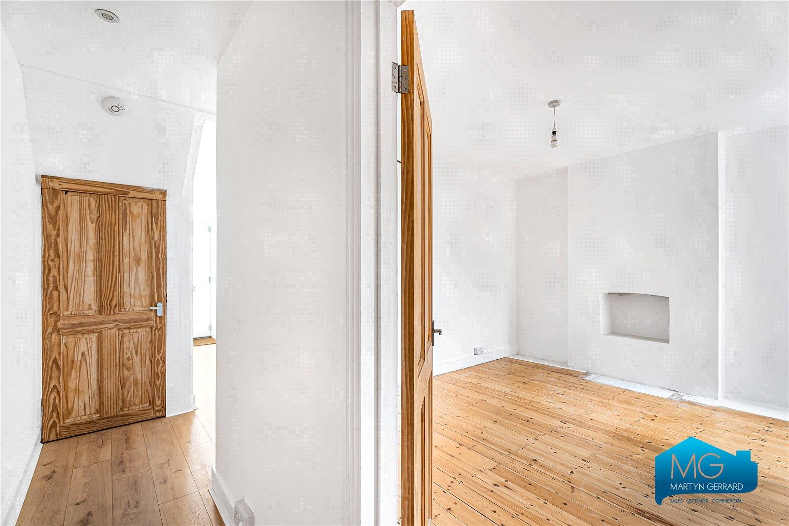 2 bedroom Ground Floor Flat to rent - Martyn Gerrard