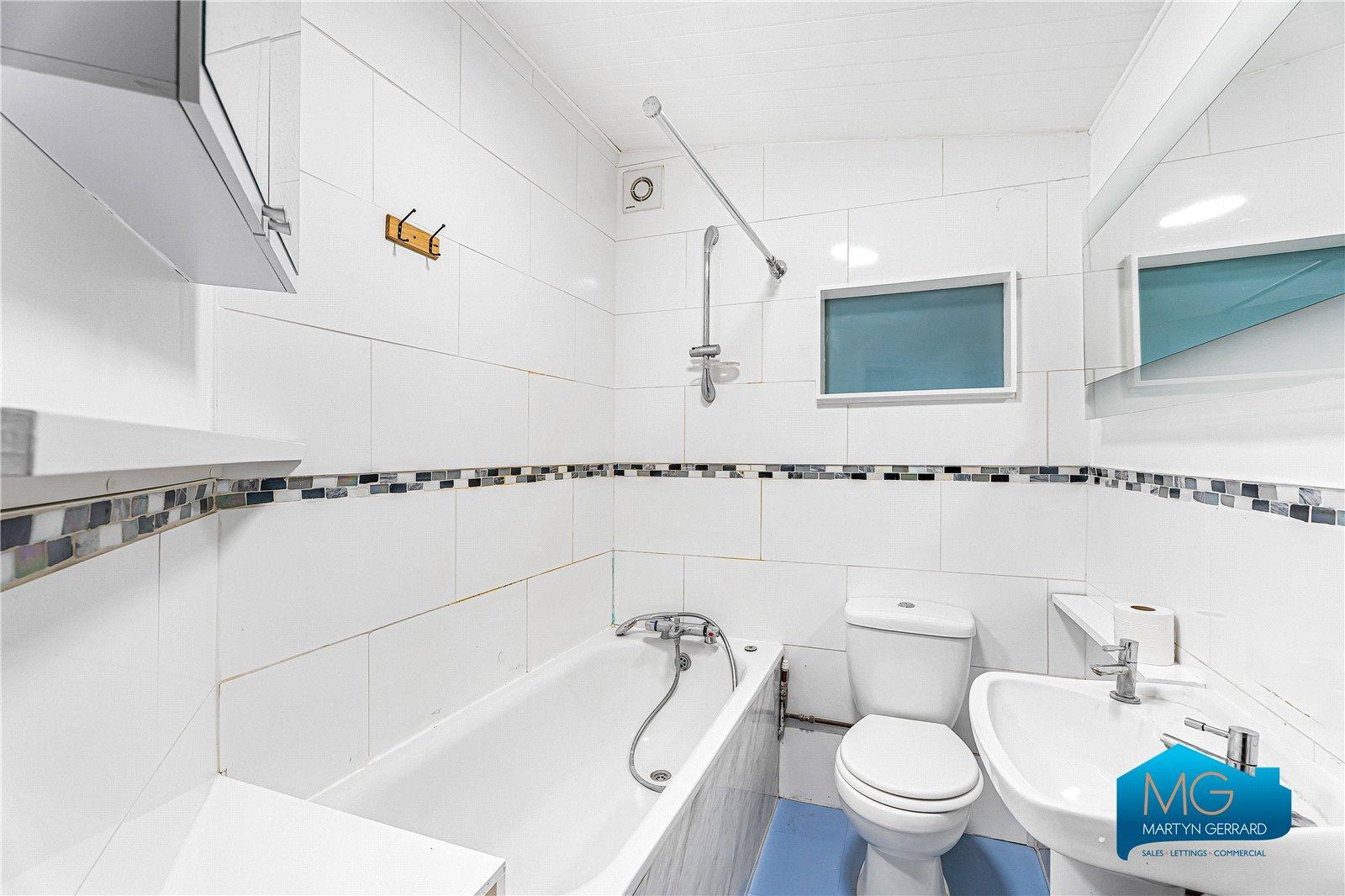 2 bedroom Ground Floor Flat to rent - Martyn Gerrard