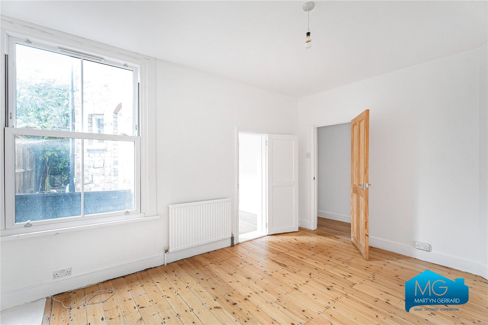 2 bedroom Ground Floor Flat to rent - Martyn Gerrard