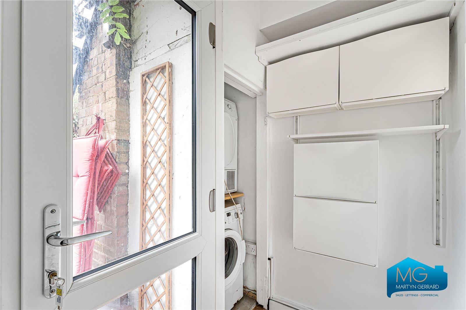 2 bedroom Ground Floor Flat to rent - Martyn Gerrard