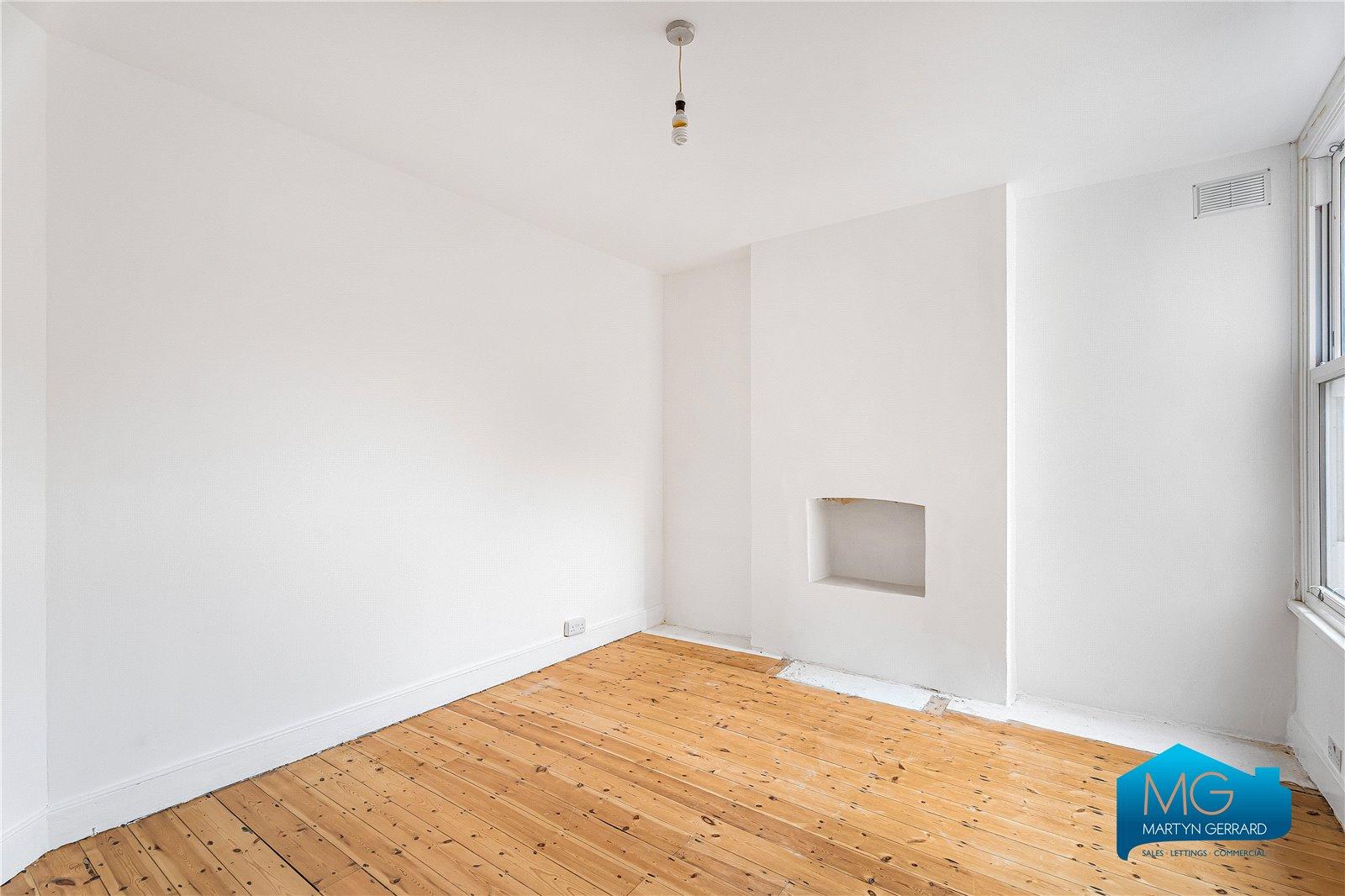 2 bedroom Ground Floor Flat to rent - Martyn Gerrard