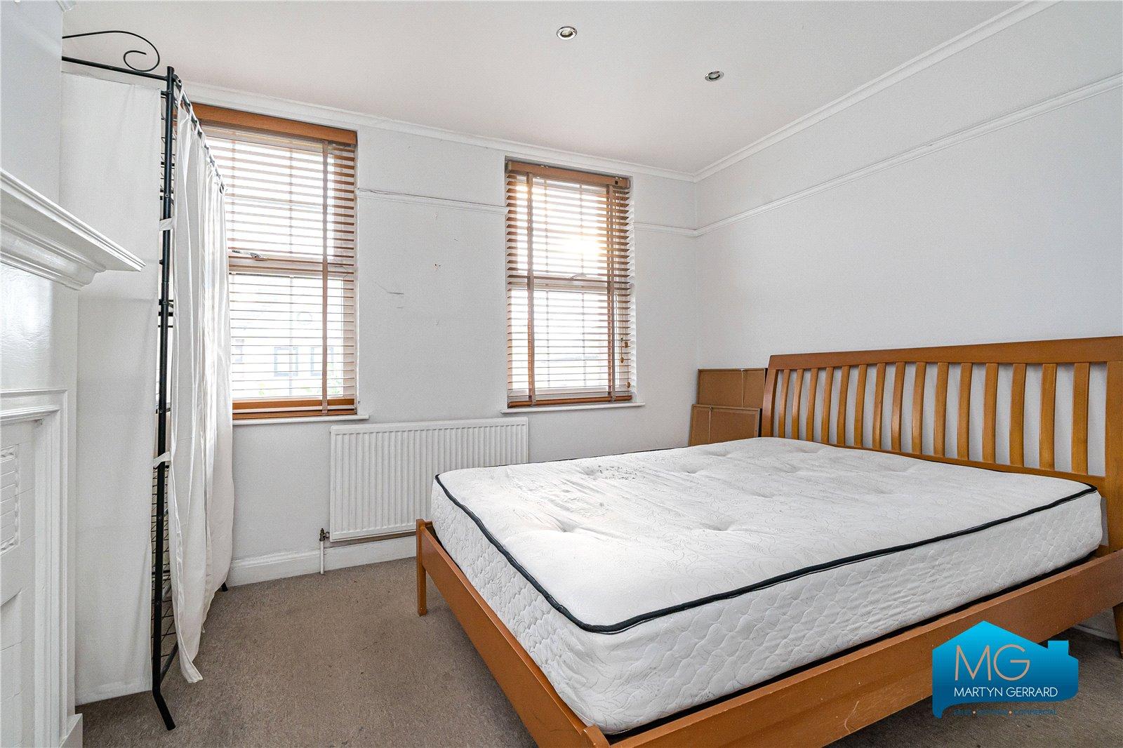 2 bedroom Apartment to rent - Martyn Gerrard