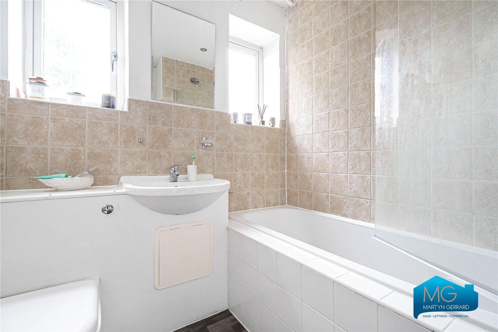 2 bedroom Apartment to rent - Martyn Gerrard