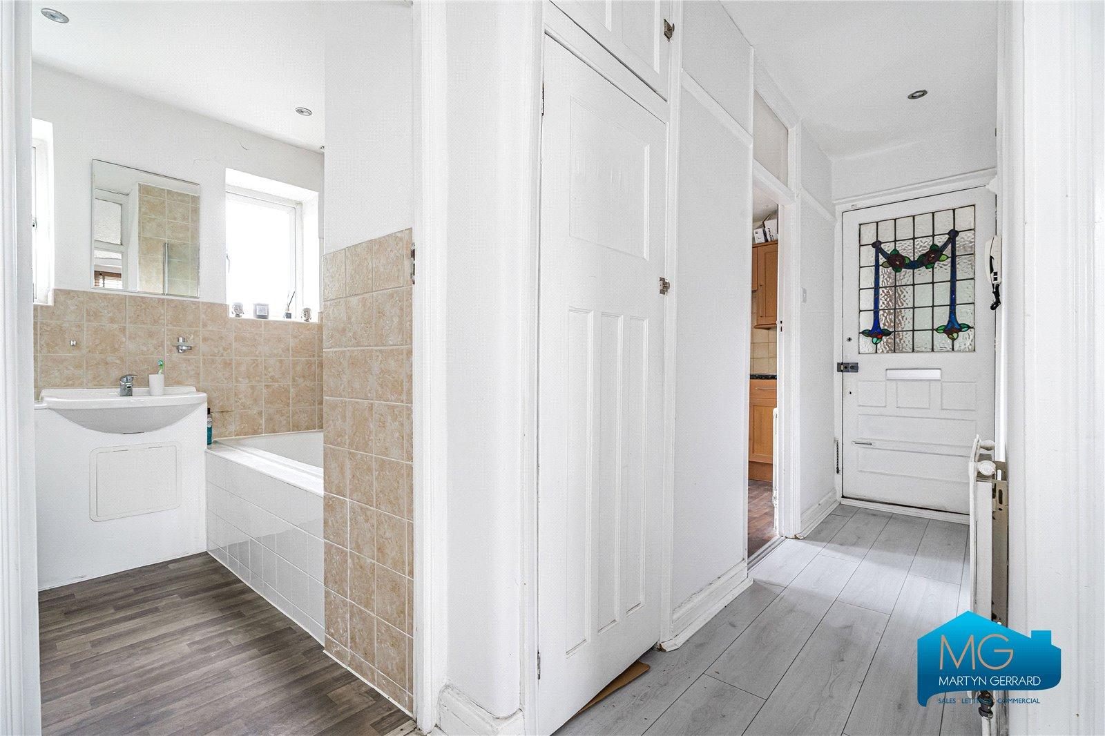 2 bedroom Apartment to rent - Martyn Gerrard