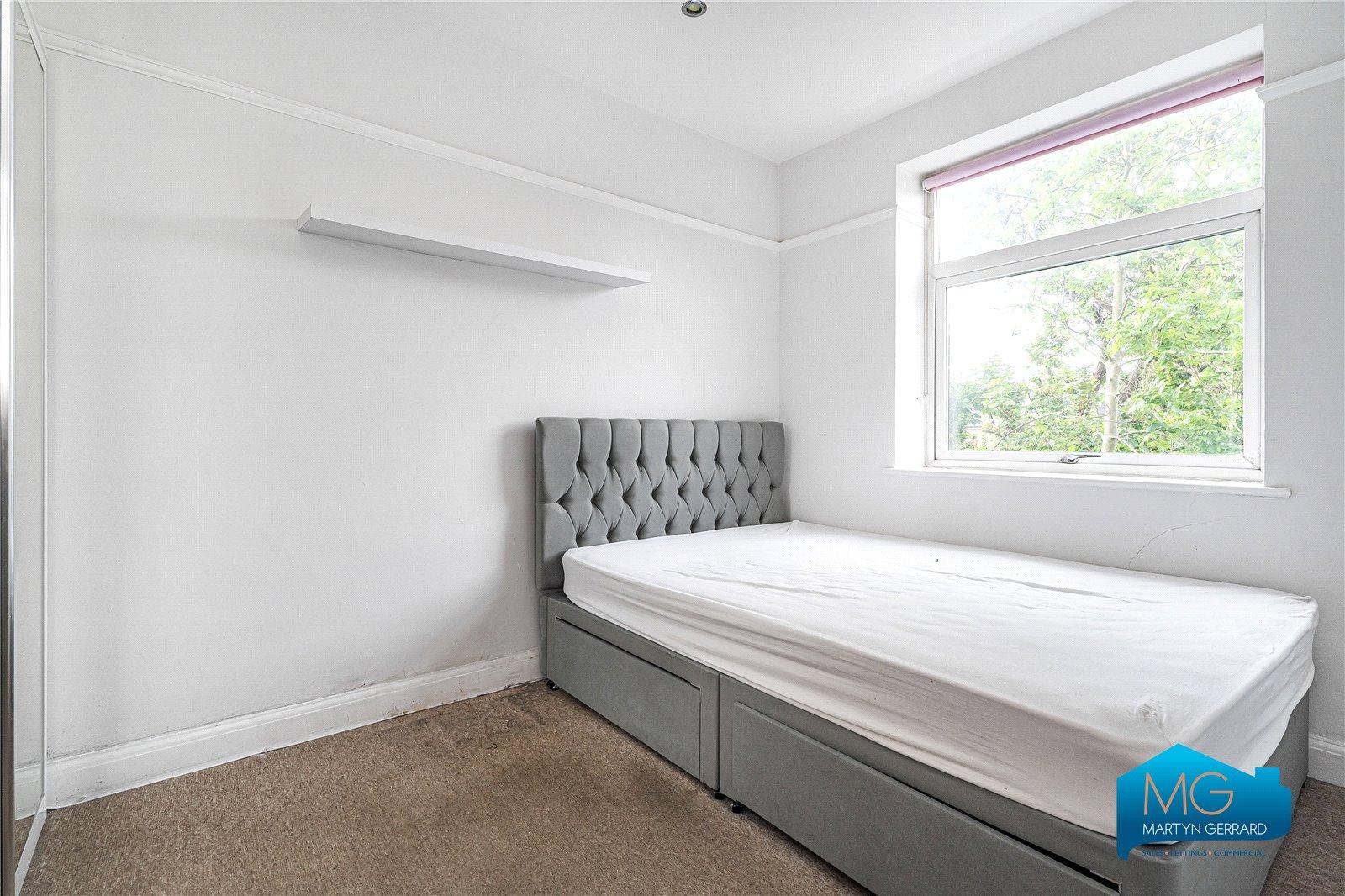 2 bedroom Apartment to rent - Martyn Gerrard