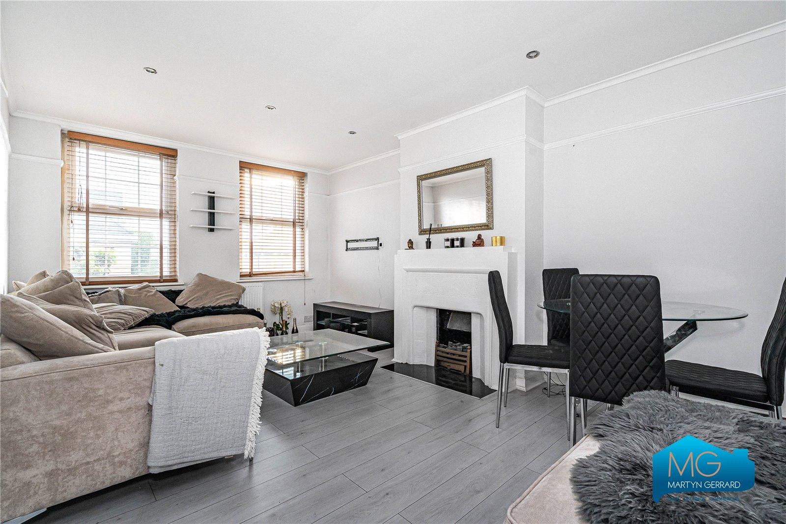 2 bedroom Apartment to rent - Martyn Gerrard