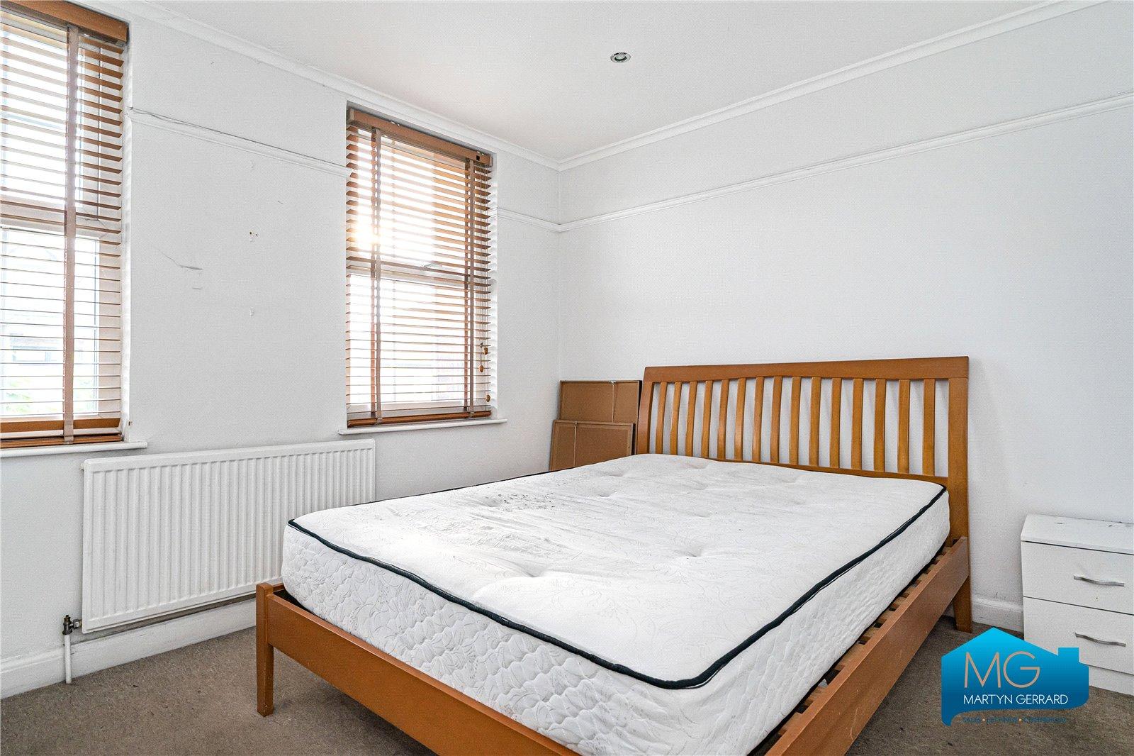 2 bedroom Apartment to rent - Martyn Gerrard