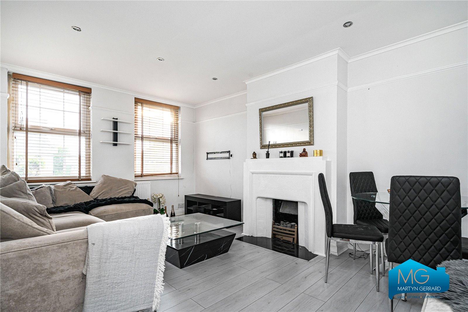 2 bedroom Apartment to rent - Martyn Gerrard