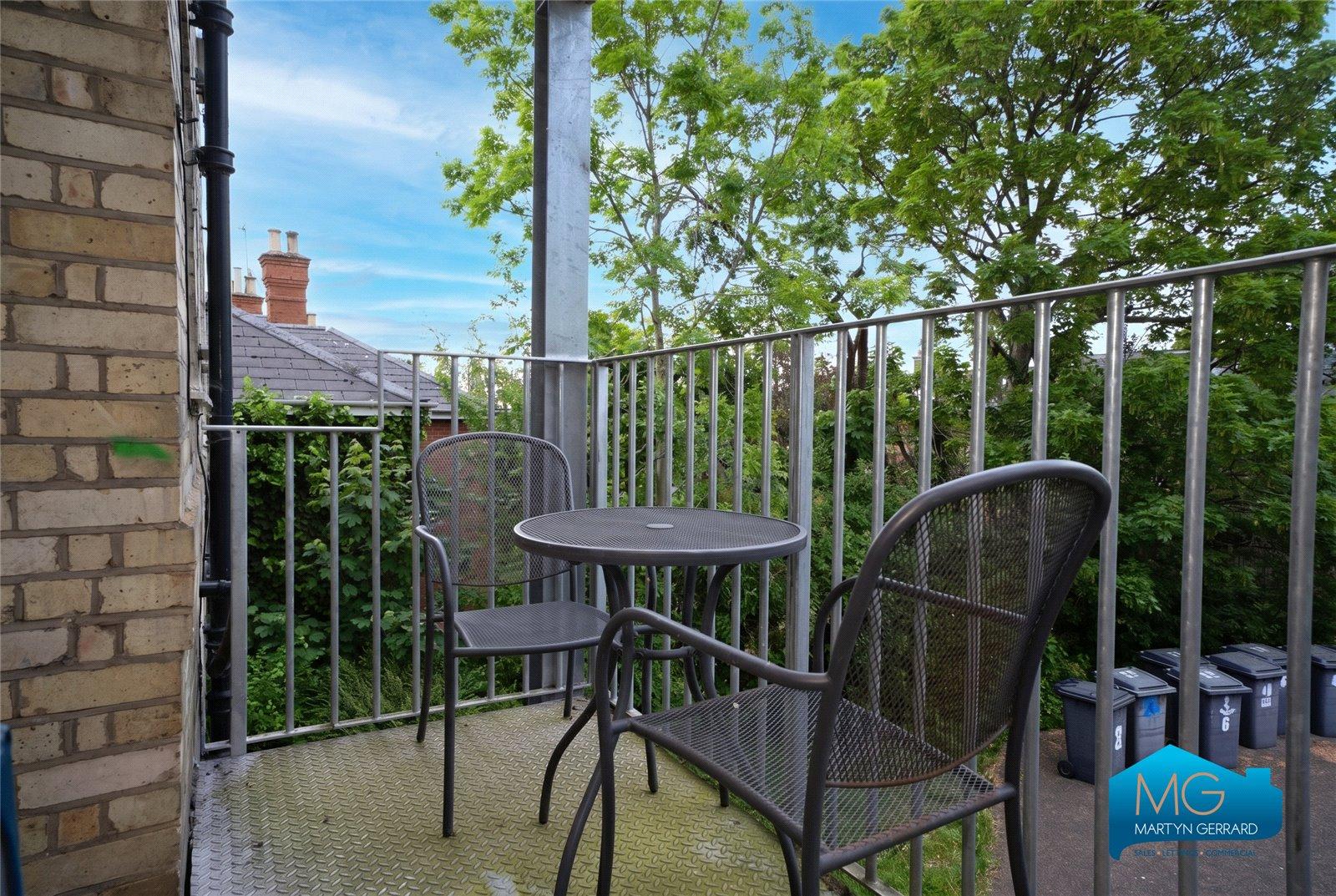 2 bedroom Apartment to rent - Martyn Gerrard