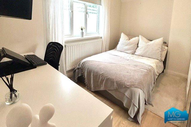 3 bedroom Terraced House for sale - Martyn Gerrard