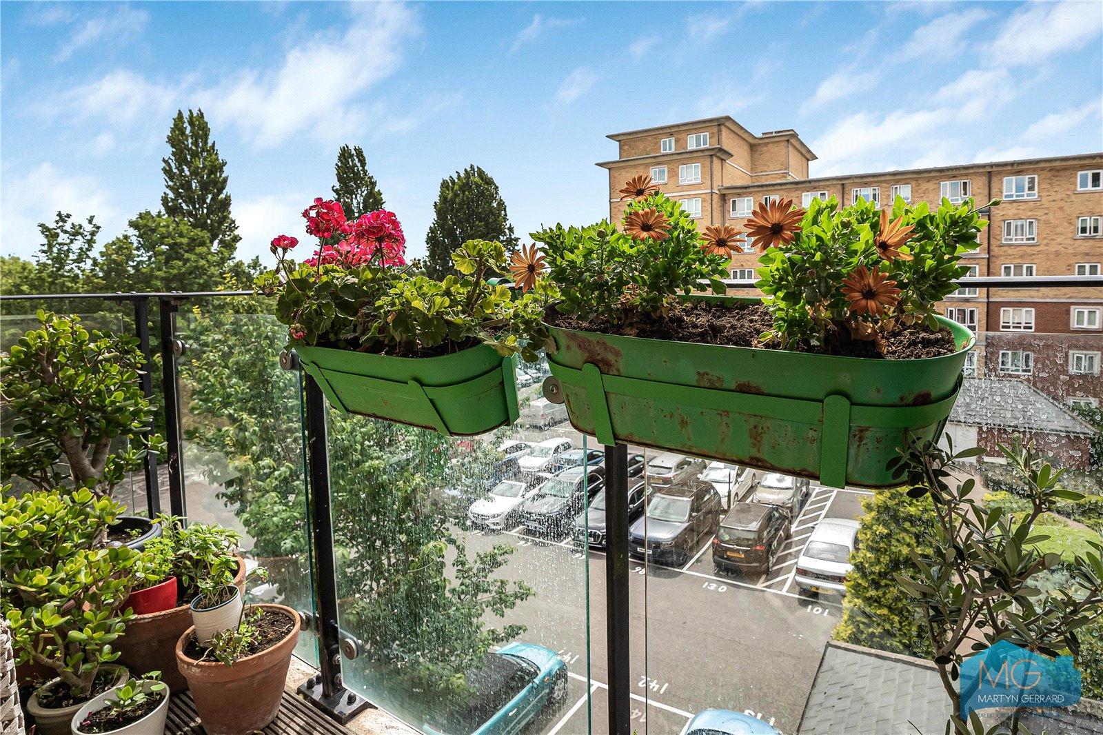 2 bedroom Apartment for sale - Martyn Gerrard