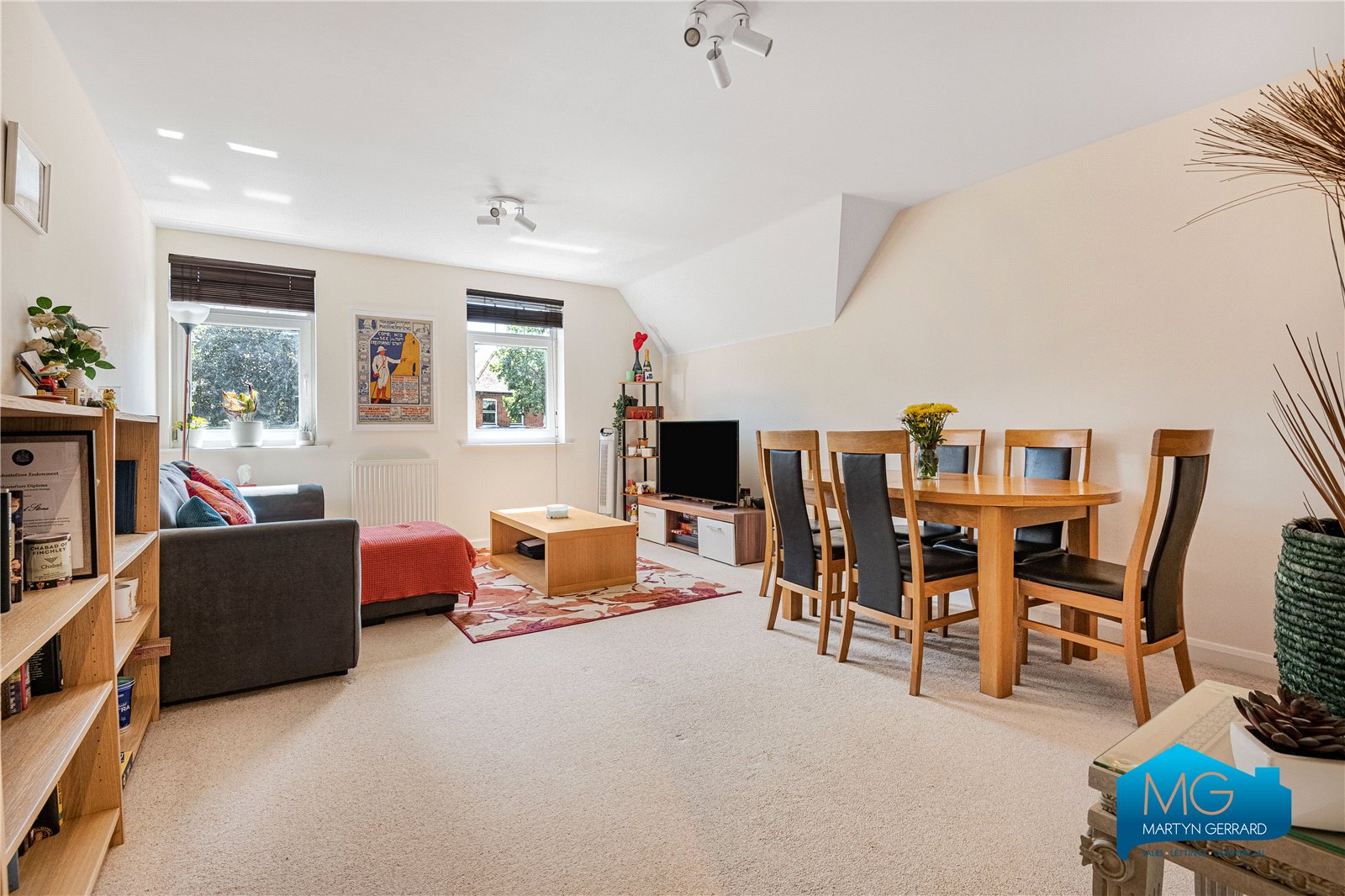 2 bedroom Apartment to rent - Martyn Gerrard