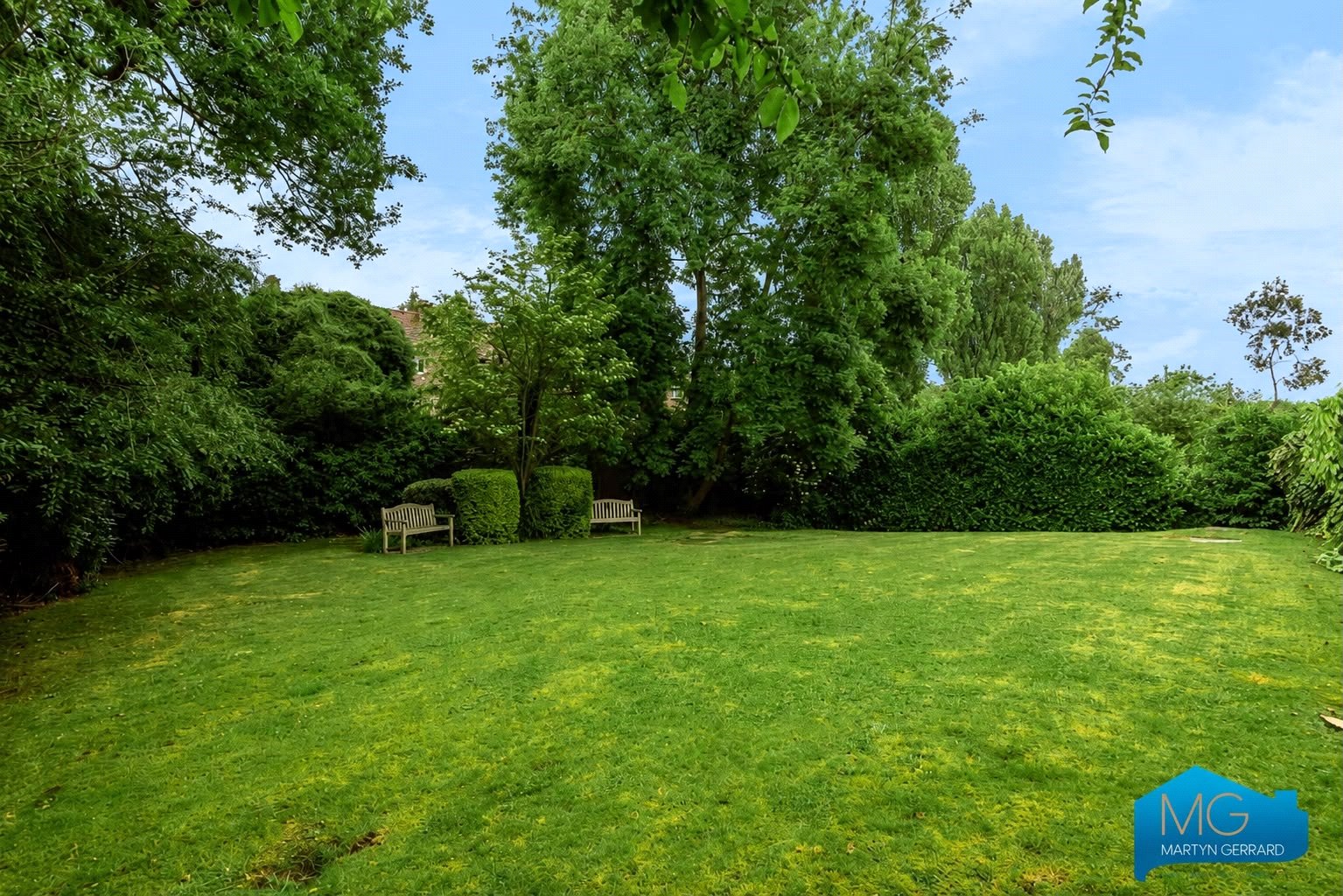 2 bedroom Apartment to rent - Martyn Gerrard