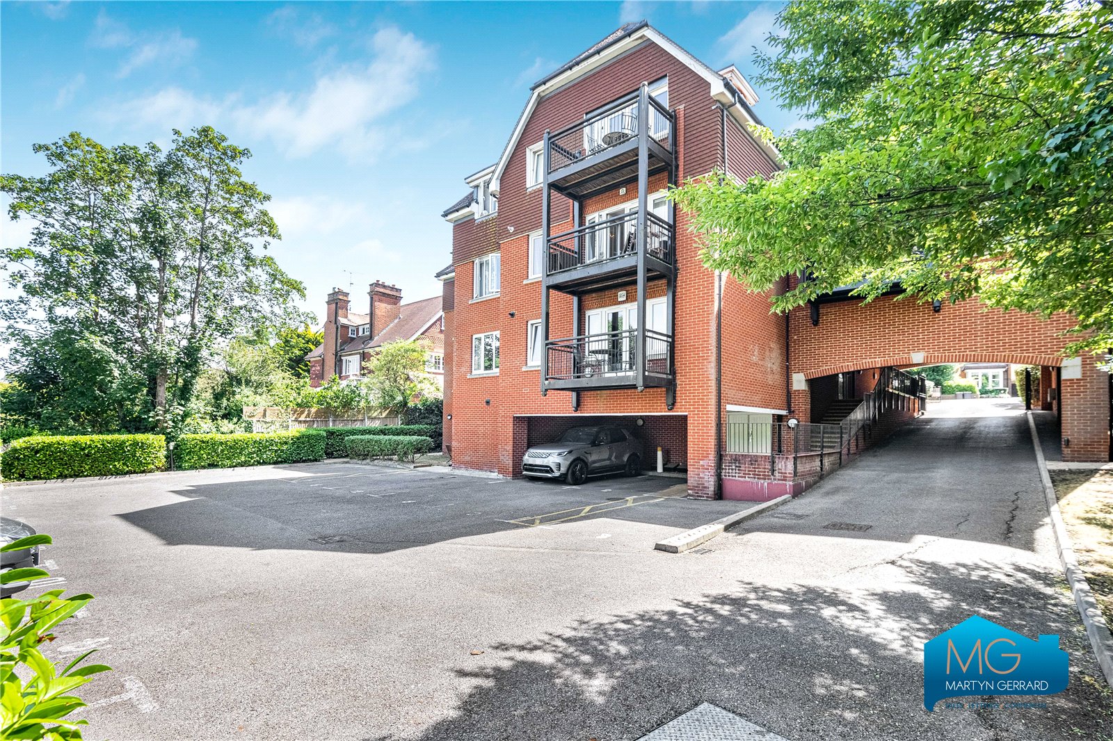 2 bedroom Apartment to rent - Martyn Gerrard