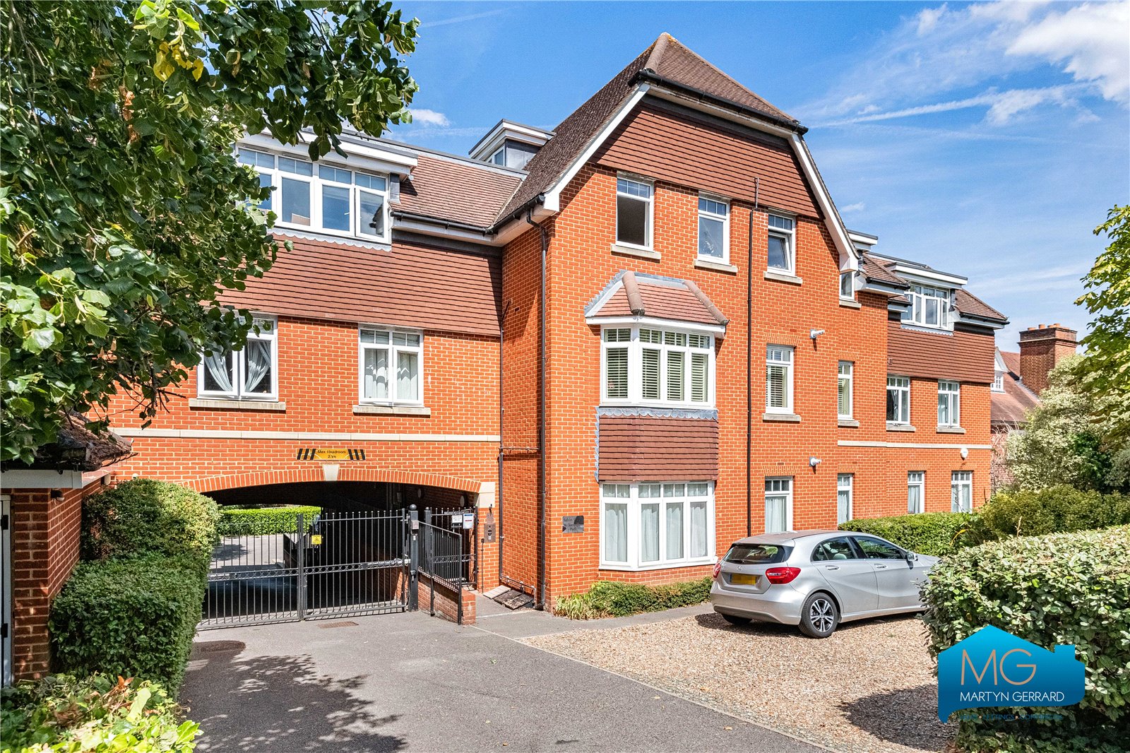 Torrington Park, North Finchley, London, N12+ - Martyn Gerrard