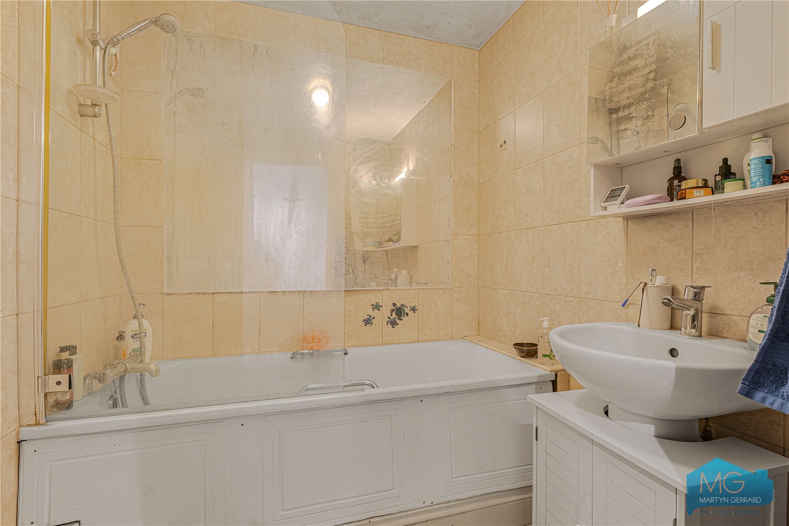 2 bedroom Ground Floor Flat for sale - Martyn Gerrard