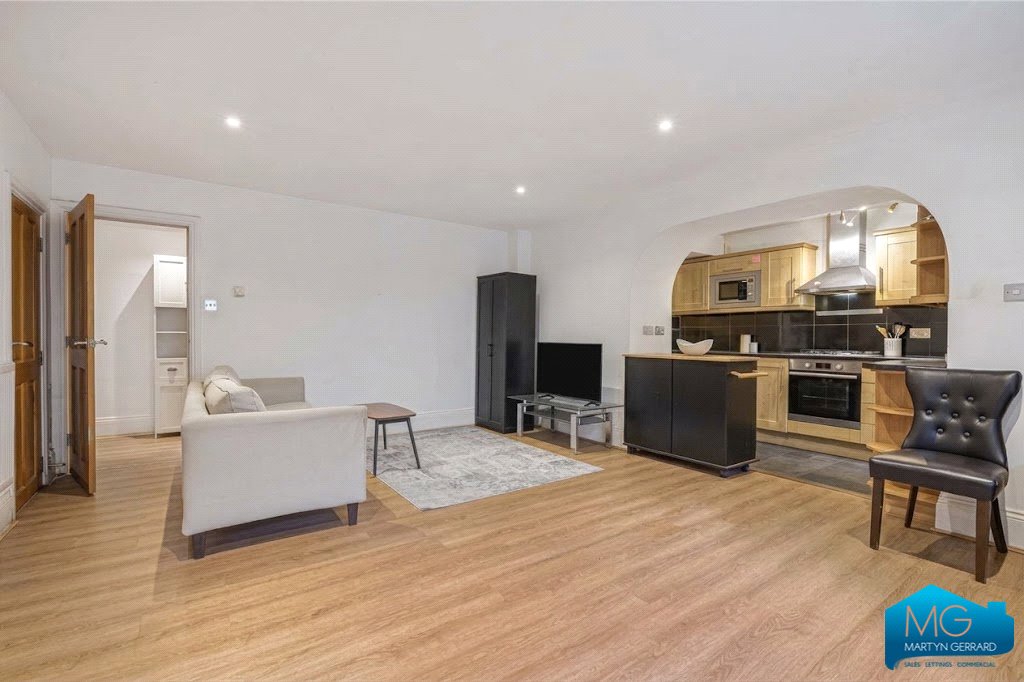 2 bedroom Ground Floor Flat for sale - Martyn Gerrard