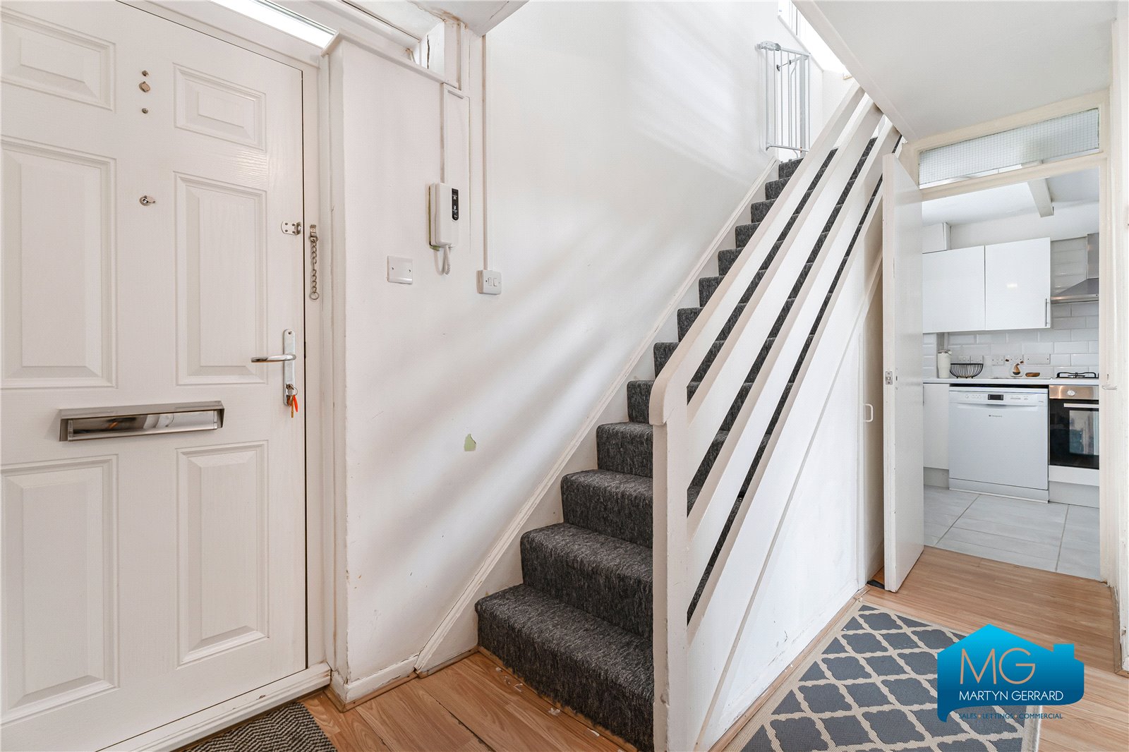 2 bedroom Apartment to rent - Martyn Gerrard