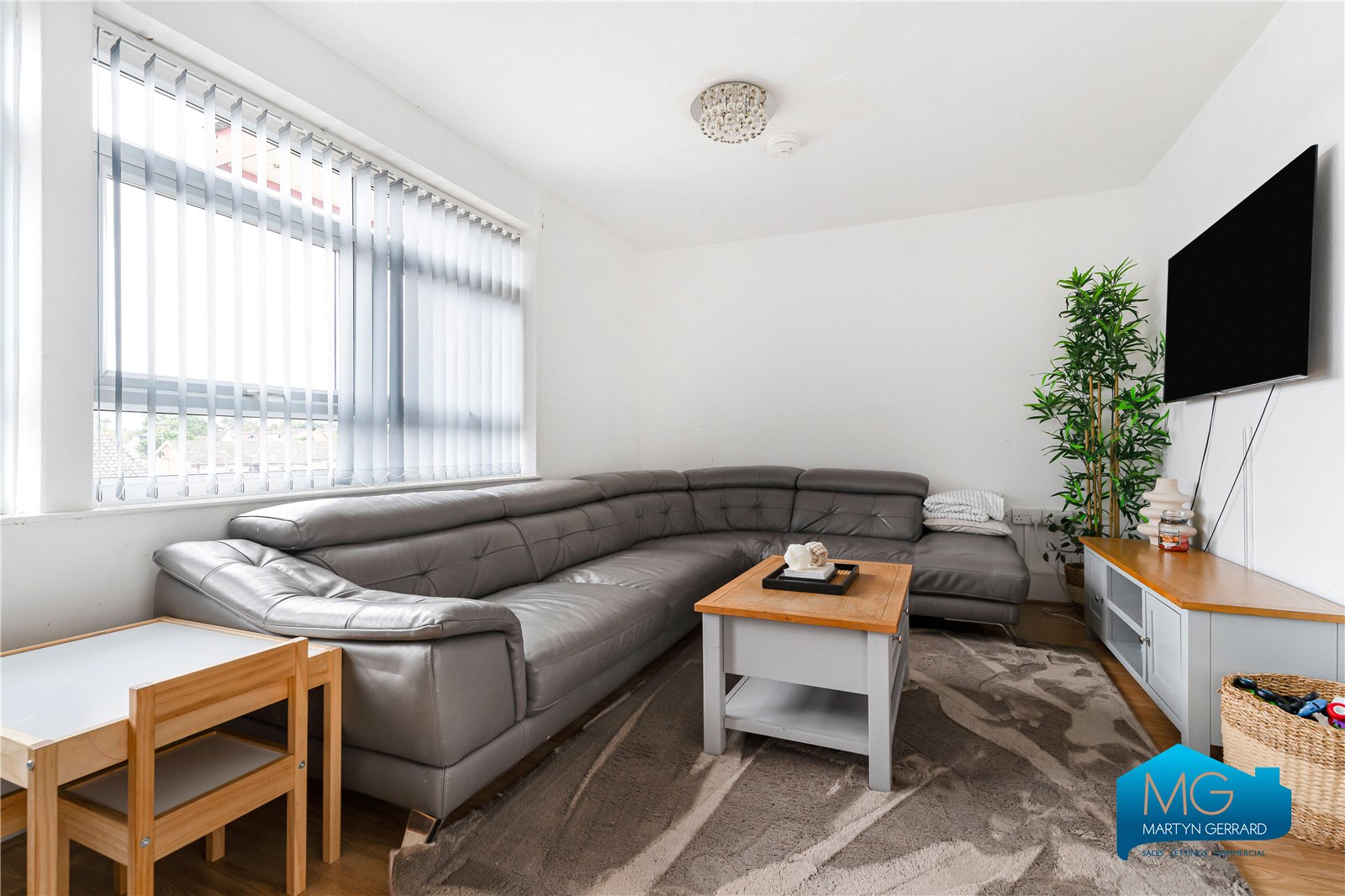 East Crescent, New Southgate, London, N11+  - Martyn Gerrard