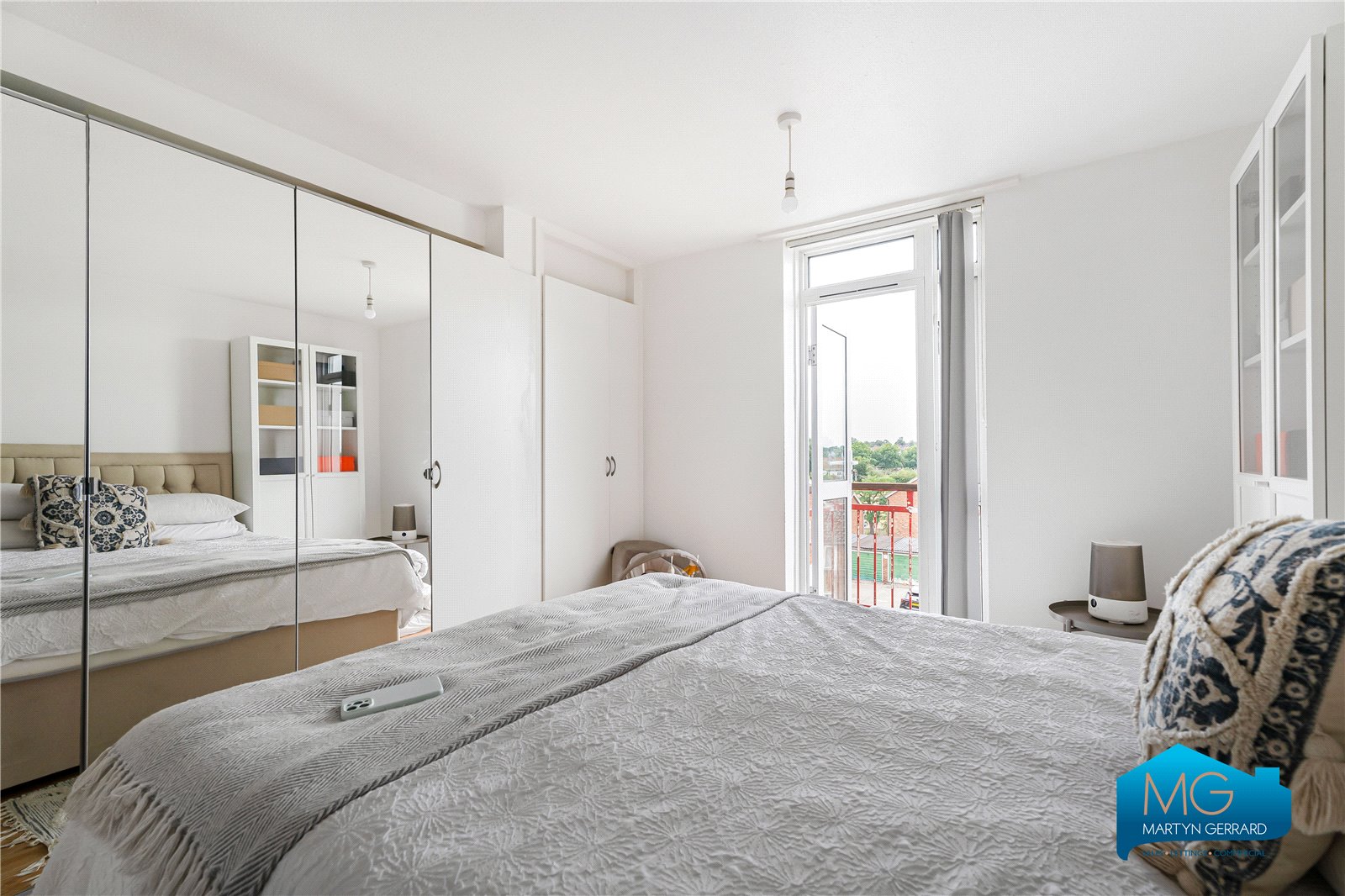 2 bedroom Apartment to rent - Martyn Gerrard