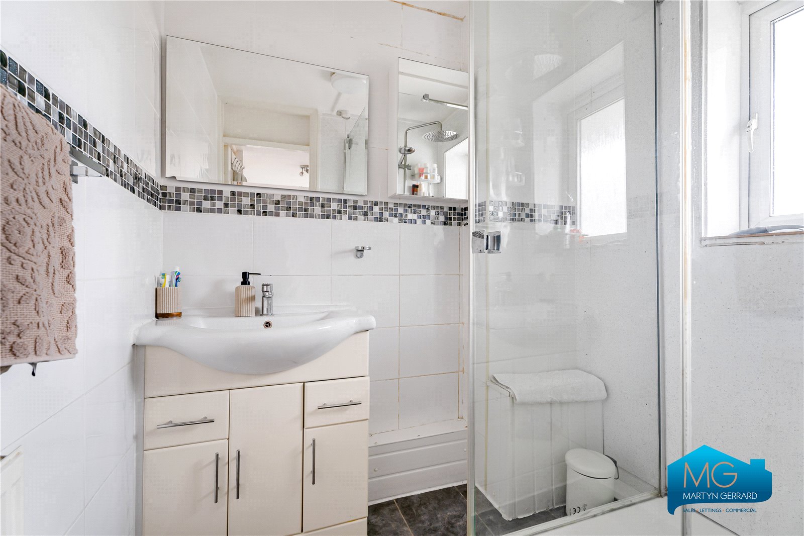 2 bedroom Apartment to rent - Martyn Gerrard