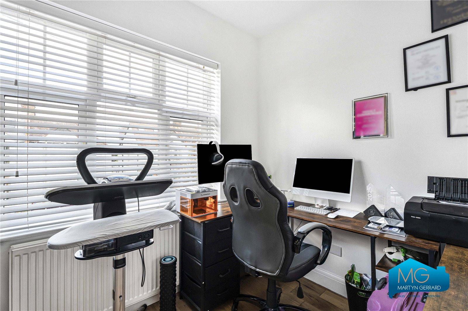2 bedroom End of Terrace House to rent - Martyn Gerrard