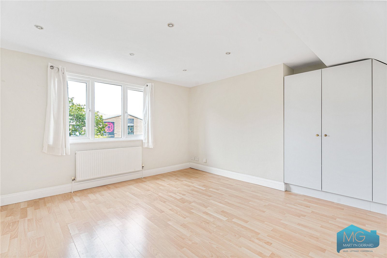 4 bedroom Semi-Detached House for sale - Martyn Gerrard