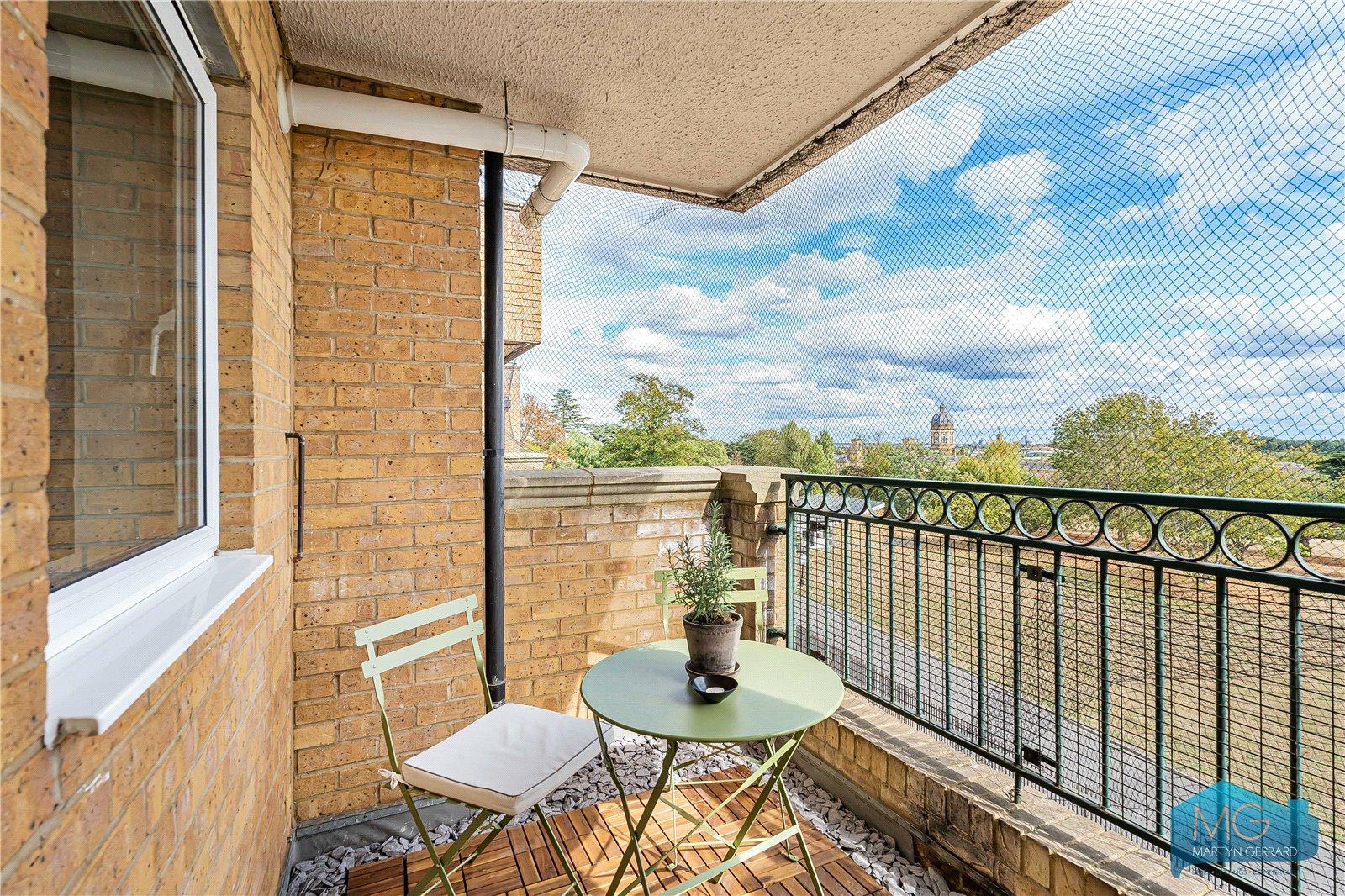 2 bedroom Apartment for sale - Martyn Gerrard