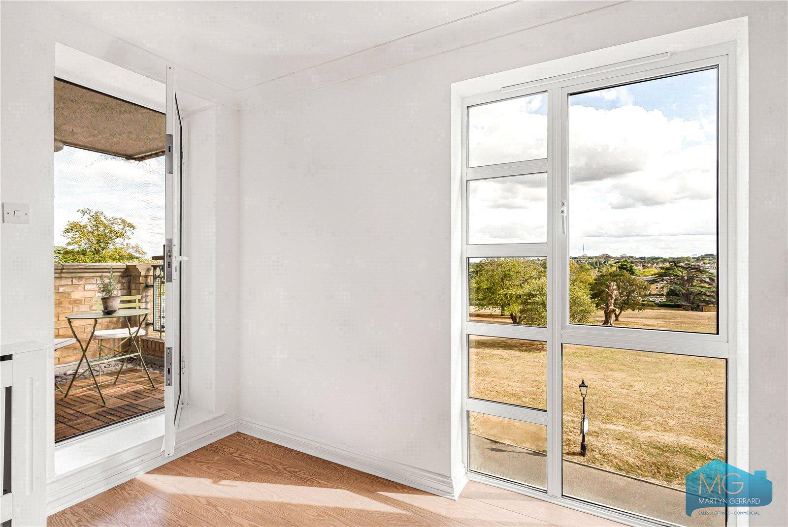 2 bedroom Apartment for sale - Martyn Gerrard