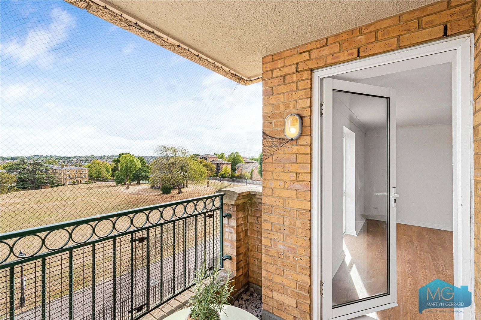 2 bedroom Apartment for sale - Martyn Gerrard