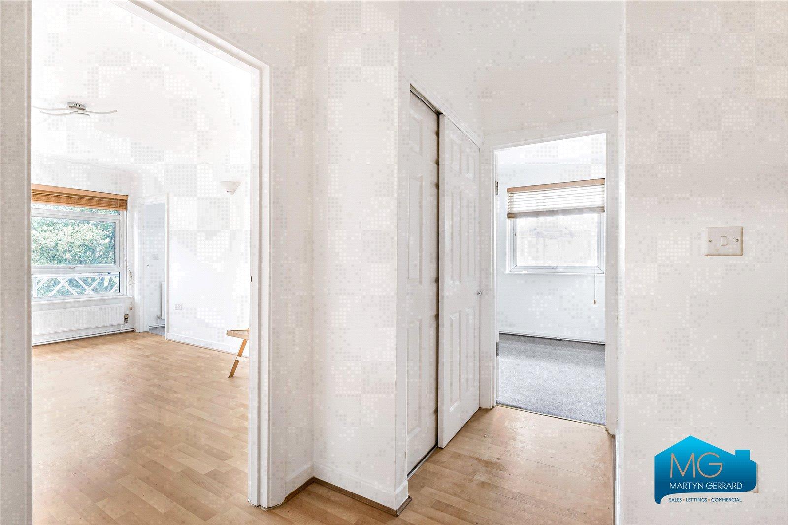2 bedroom Apartment to rent - Martyn Gerrard