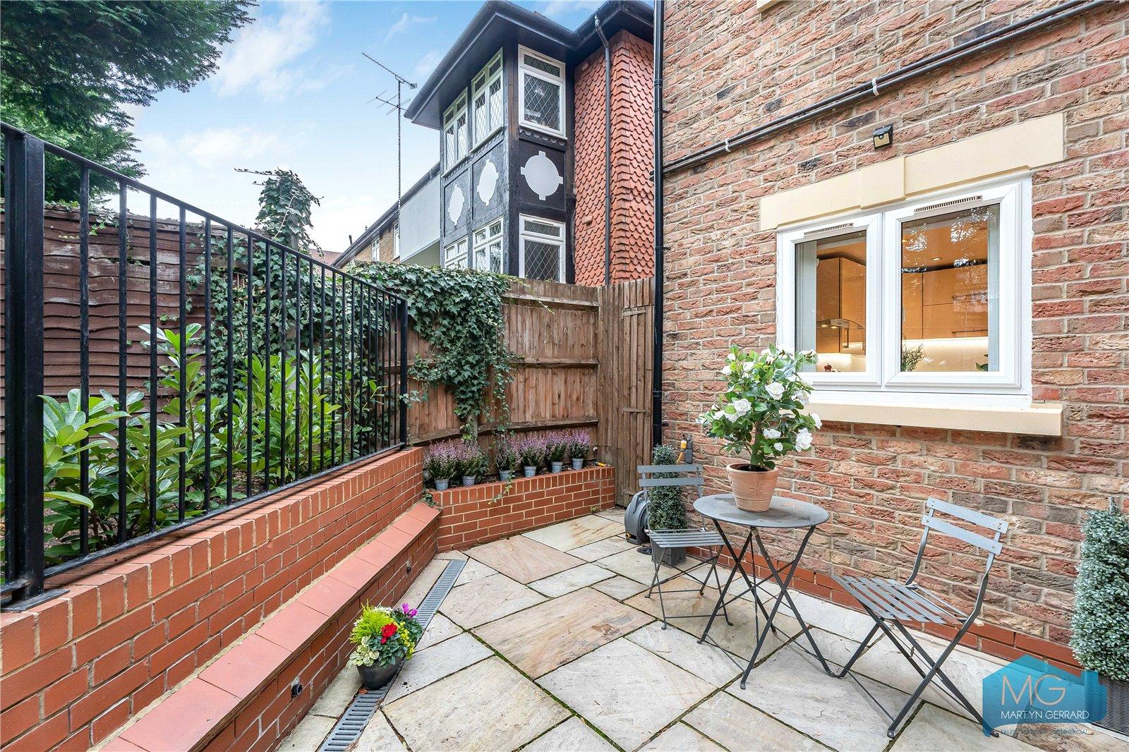 2 bedroom Ground Floor Flat for sale - Martyn Gerrard