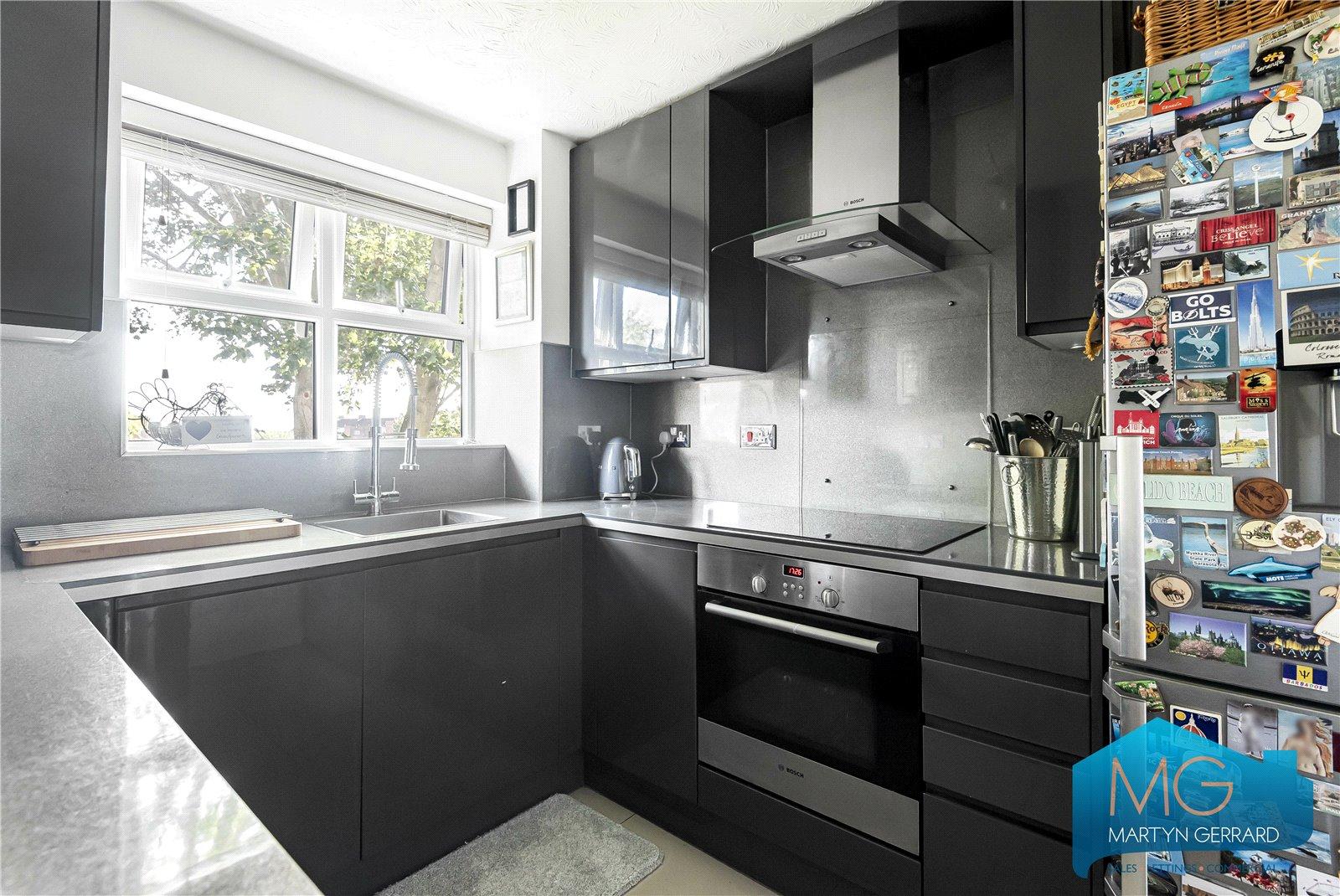 2 bedroom Apartment for sale - Martyn Gerrard