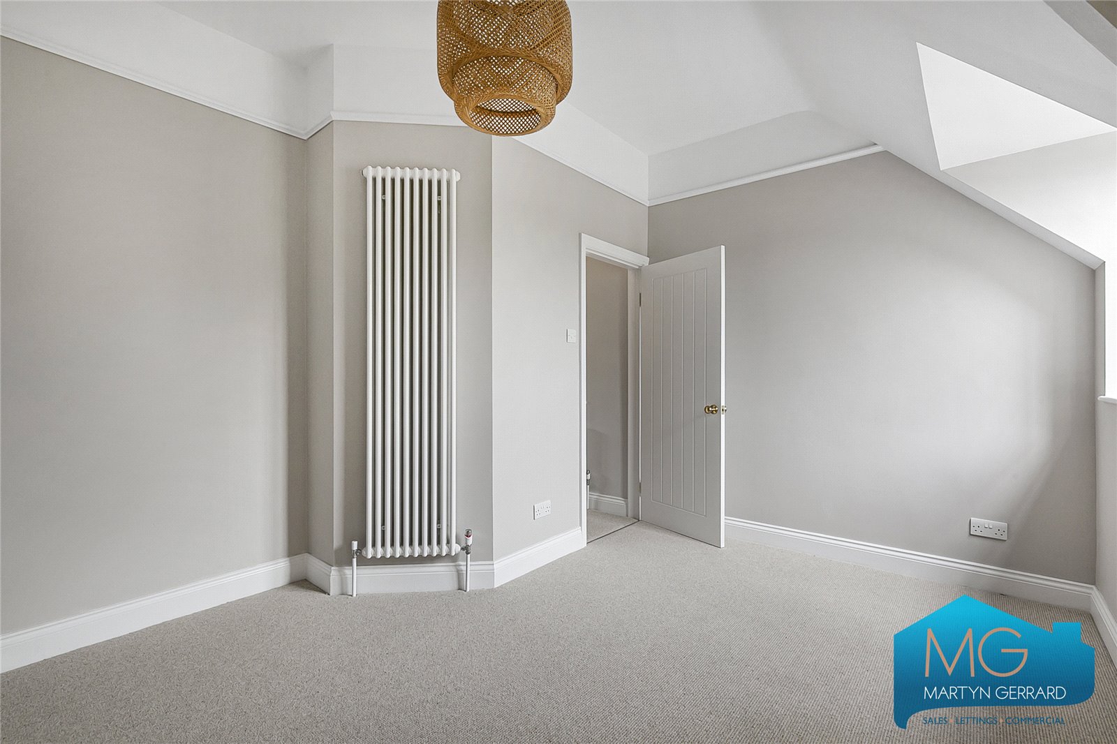 2 bedroom End of Terrace House for sale - Martyn Gerrard