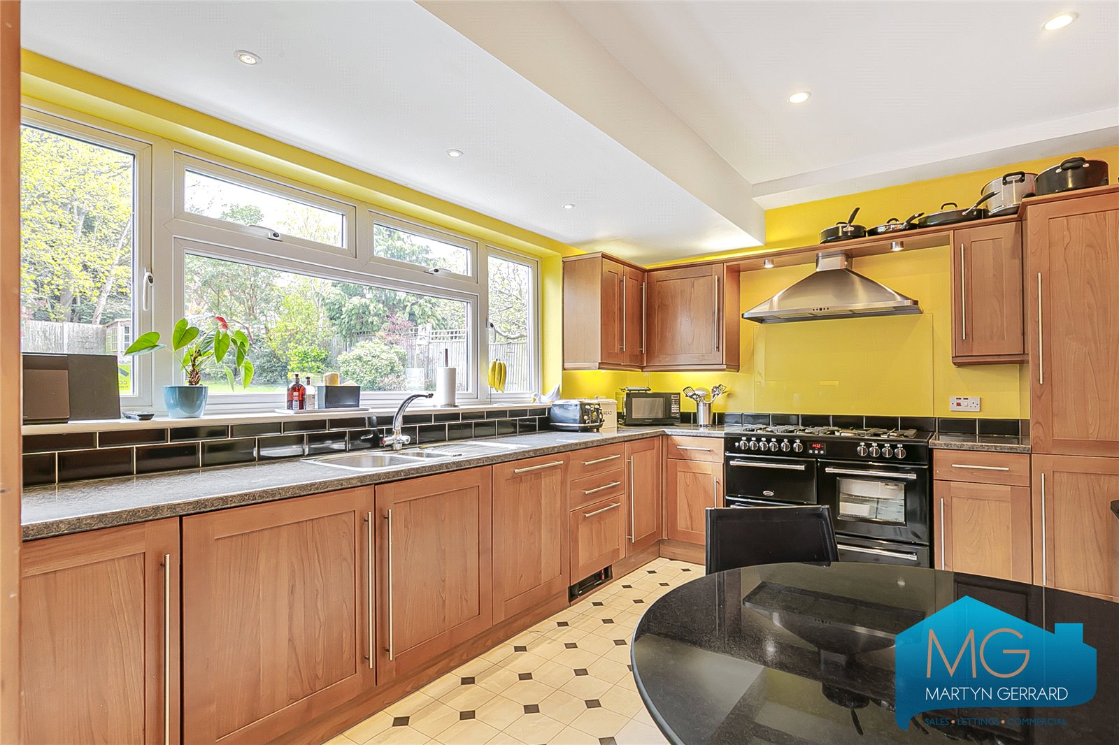 4 bedroom Detached House for sale - Martyn Gerrard