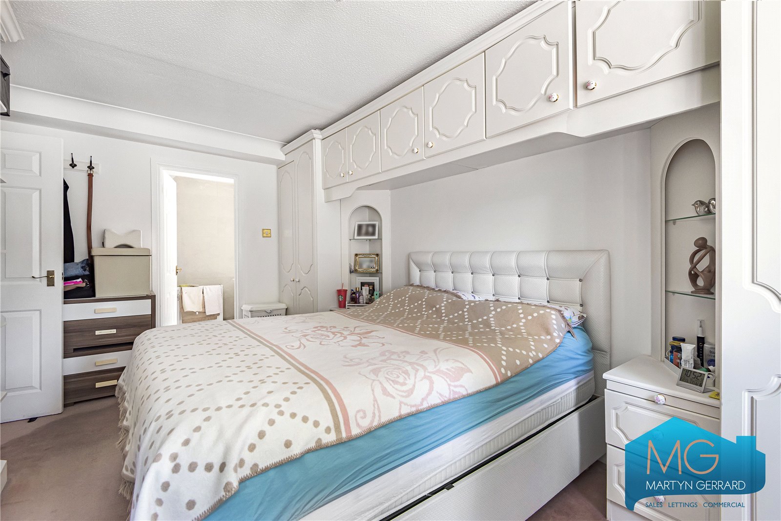 2 bedroom Apartment for sale - Martyn Gerrard
