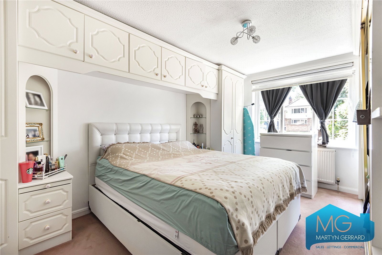 2 bedroom Apartment for sale - Martyn Gerrard