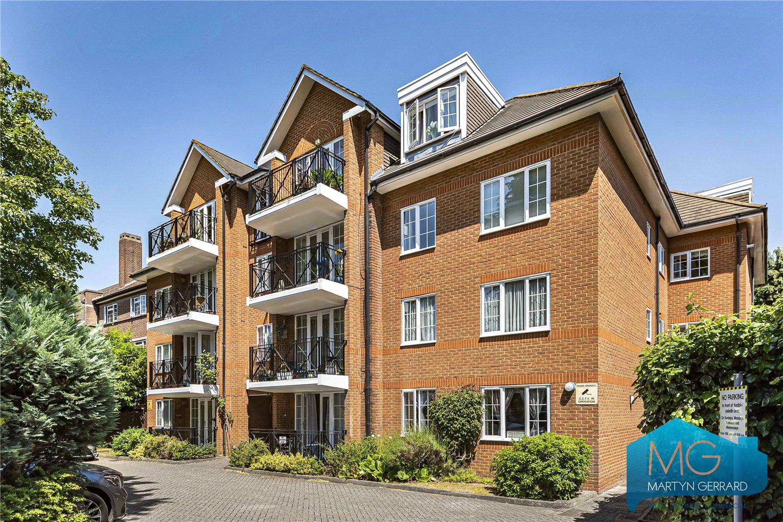 Chase Side, Southgate, London, N14+  - Martyn Gerrard