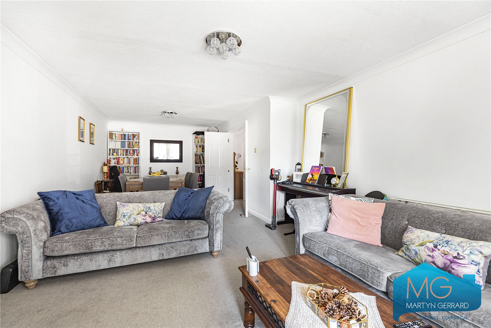 2 bedroom Apartment for sale - Martyn Gerrard