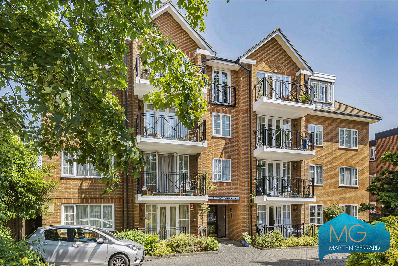 2 bedroom Apartment for sale - Martyn Gerrard